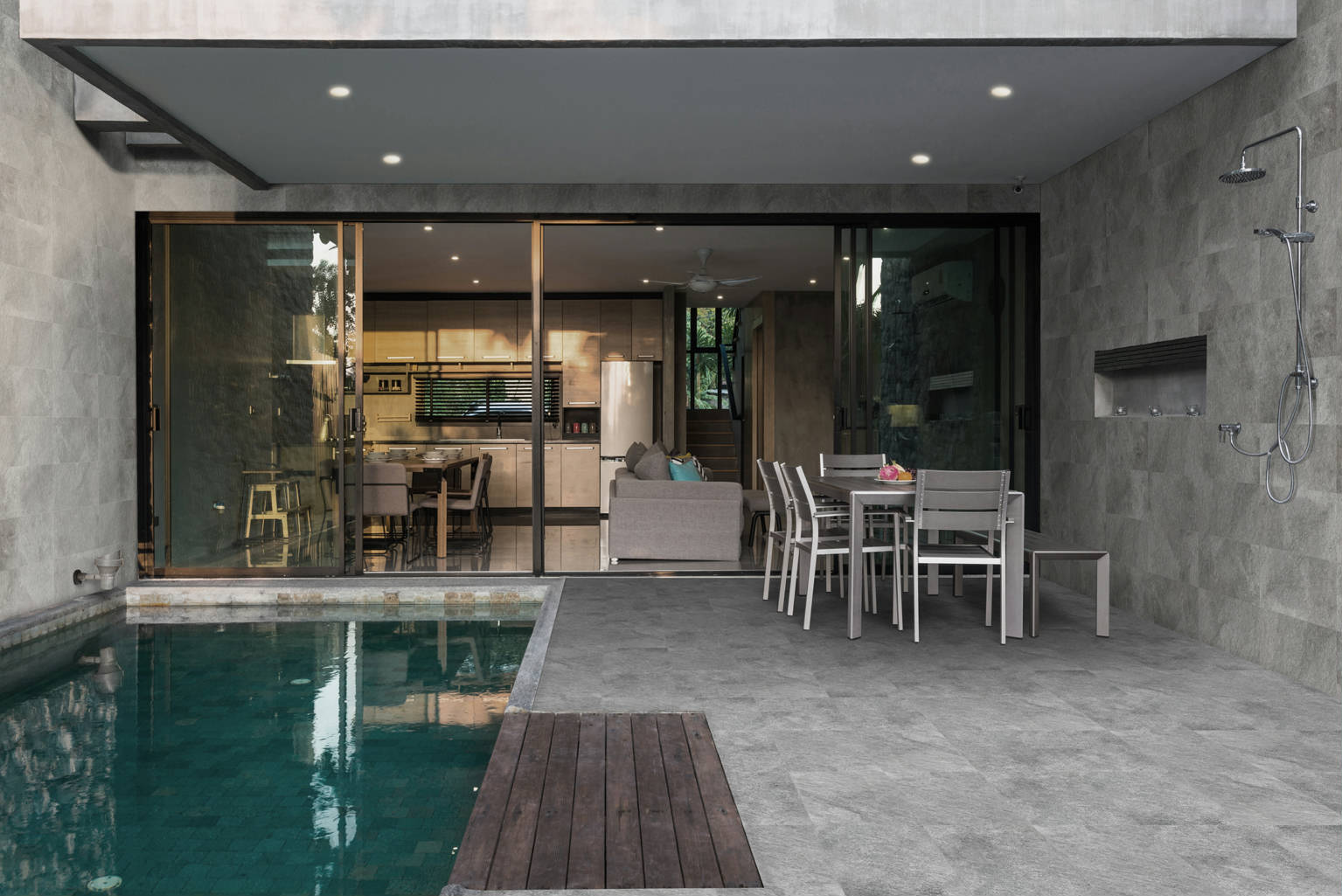 REDSTONE ACERO · ANTISLIP | Keros